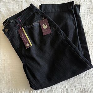 Gloria Vanderbilt dark wash Denim capris size 6